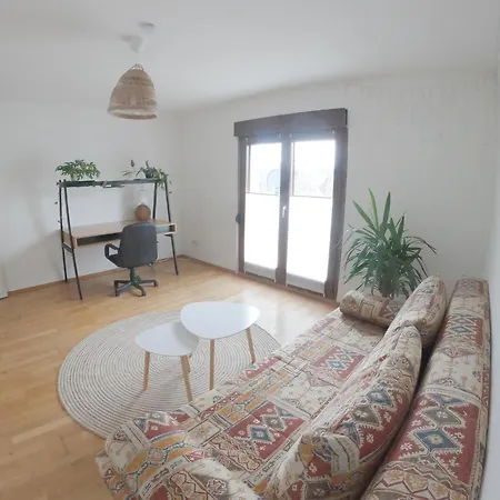 Apartment Happybnb Mit Sonniger Terrasse
