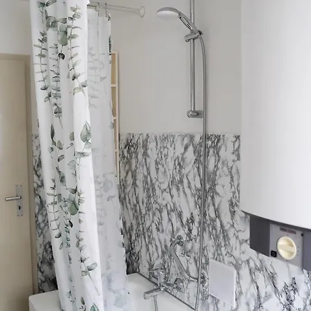 Gruenoase Mit Sonnenbalkon *