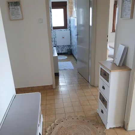 Appartement Happybnb Mit Sonniger Terrasse Lochgau