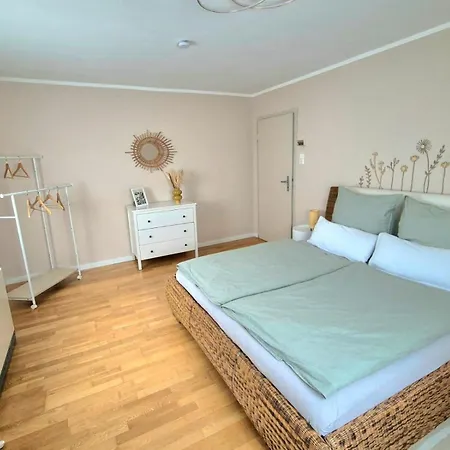 Gruenoase Mit Sonnenbalkon Lochgau