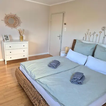 Gruenoase Mit Sonnenbalkon * Lochgau